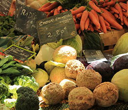 Il y a un marché deux fois par semaine